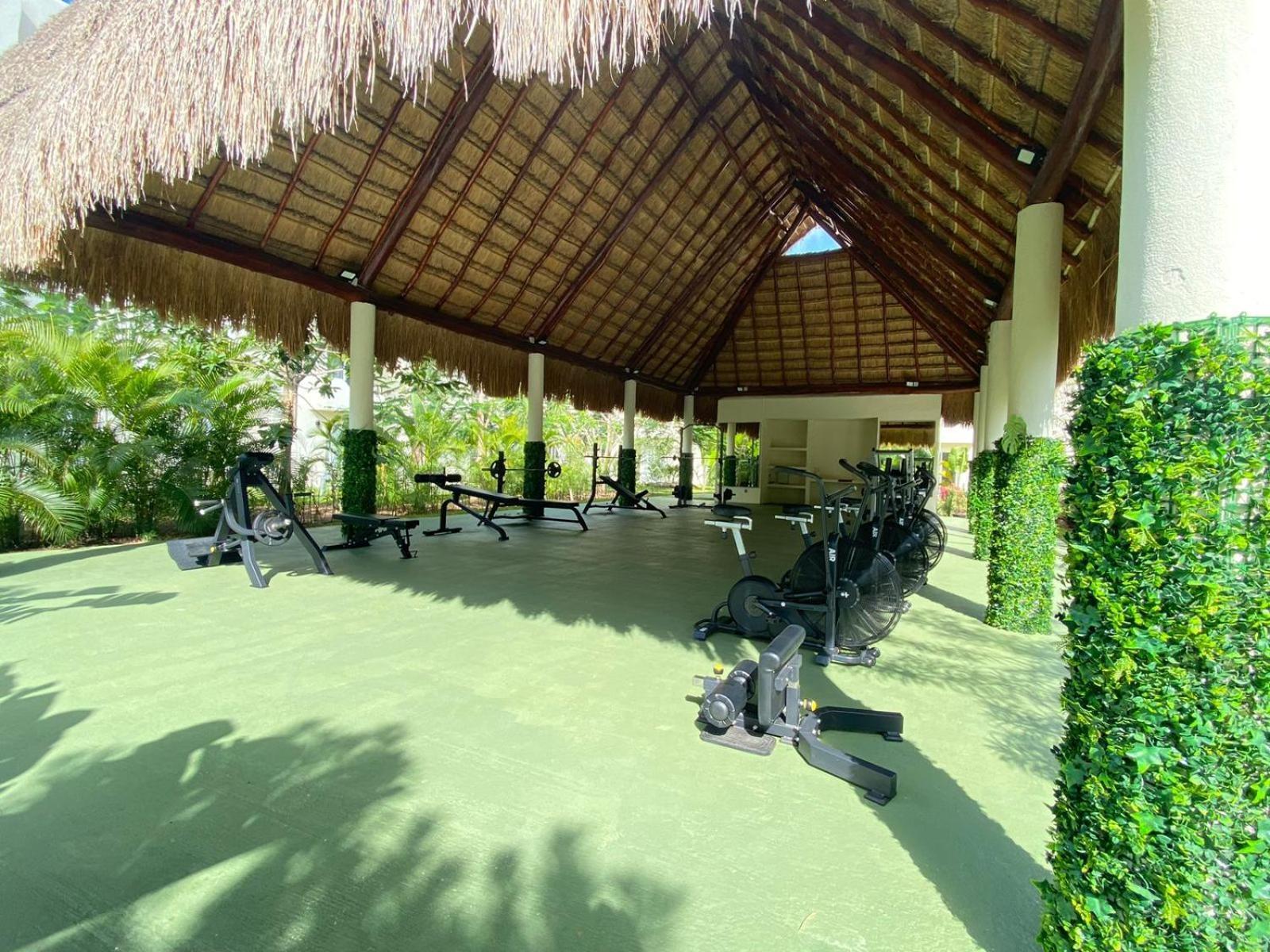 Love Vacations Tulum Pueblo Buitenkant foto